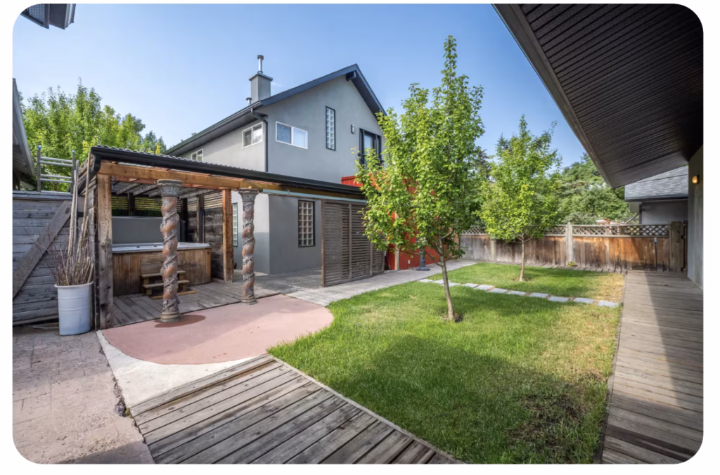 Private fenced yard with pergola and hot tub at Casa BnB Bridgeland Calgary