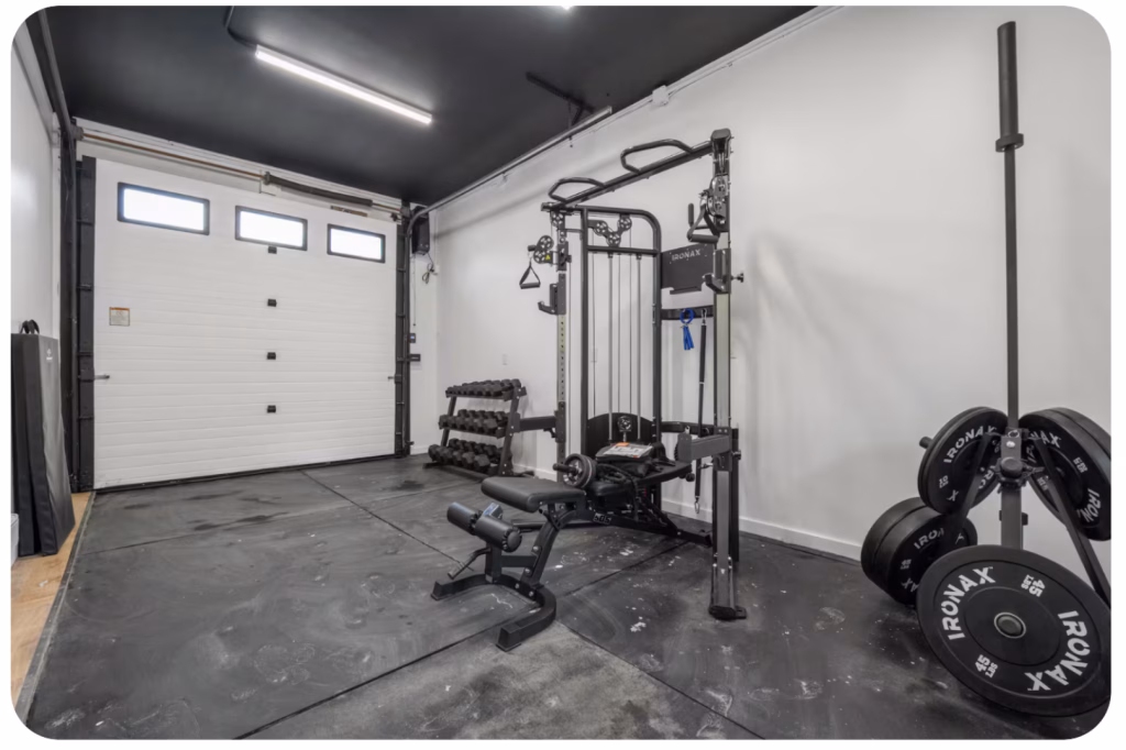 In unit gym with flooring and equipment at Casa BnB