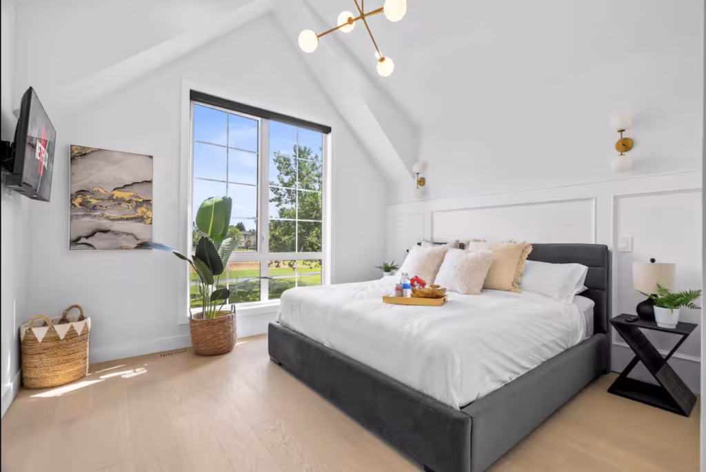 Bedroom at Tuxedo BnB in Tuxedo Park Calgary