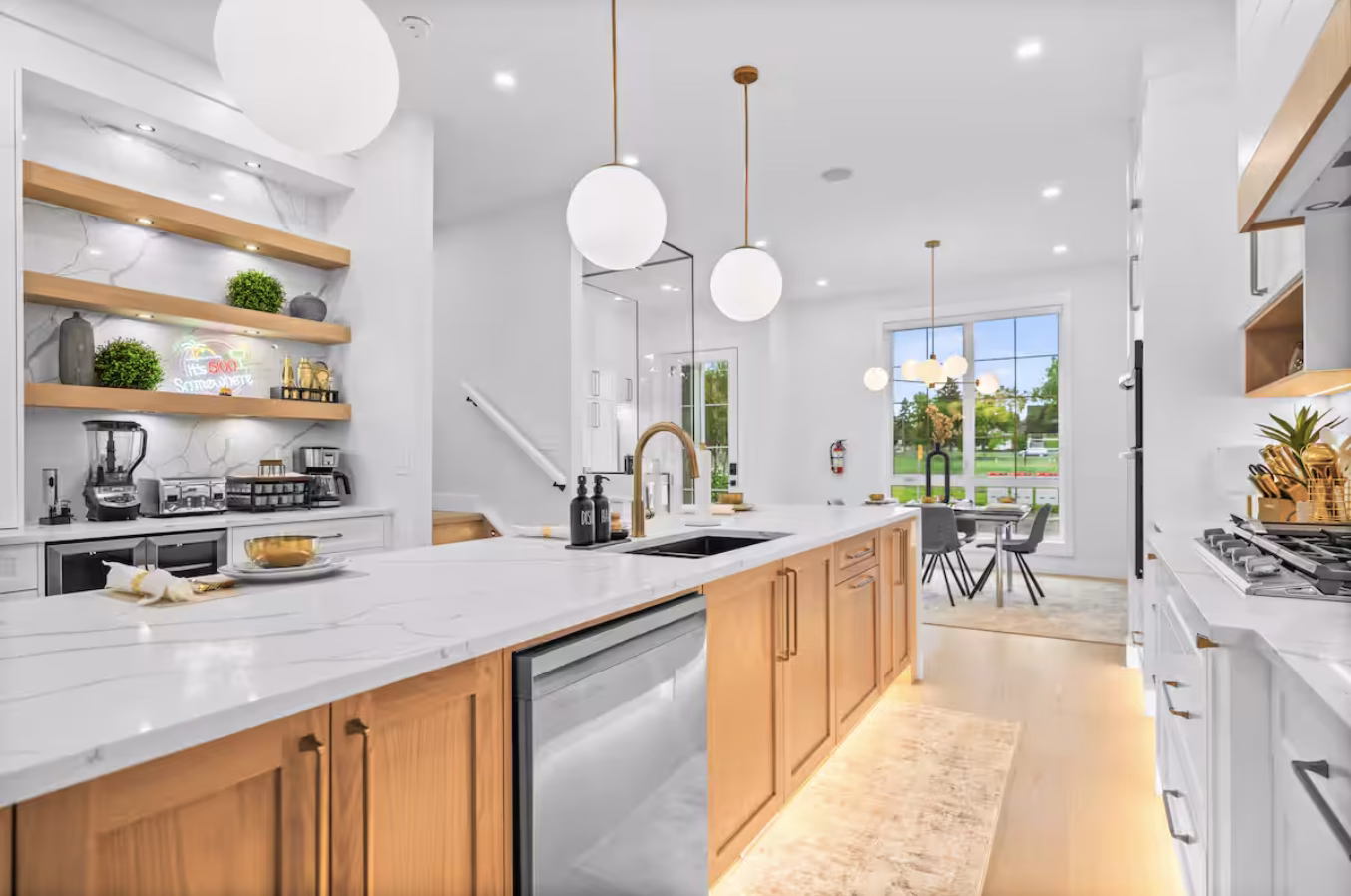 Tuxedo Park 5BR half duplex