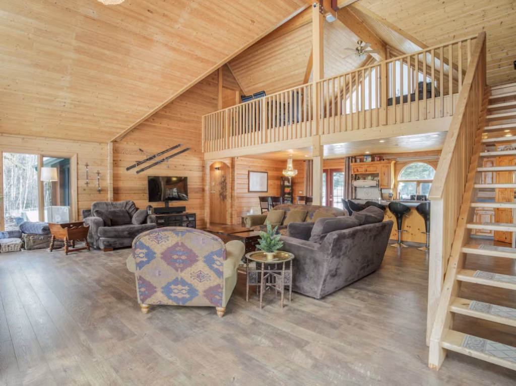 Open loft above the great room at Lessard Lake BnB